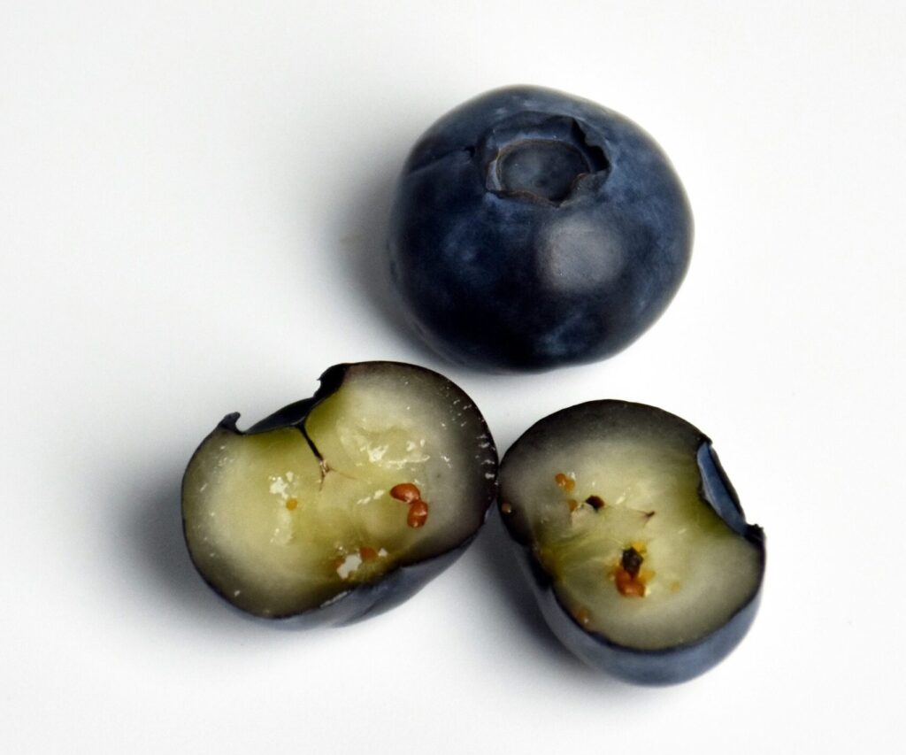 Blueberries are not blue inside